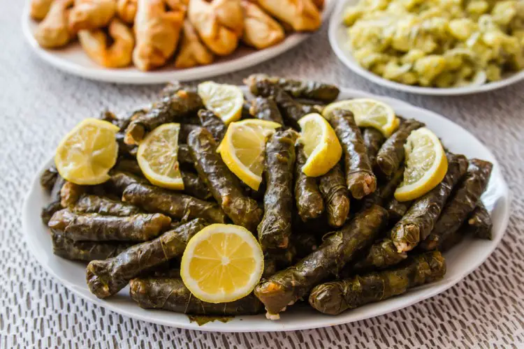 اكل ورق العنب المطبوخ في المنام
