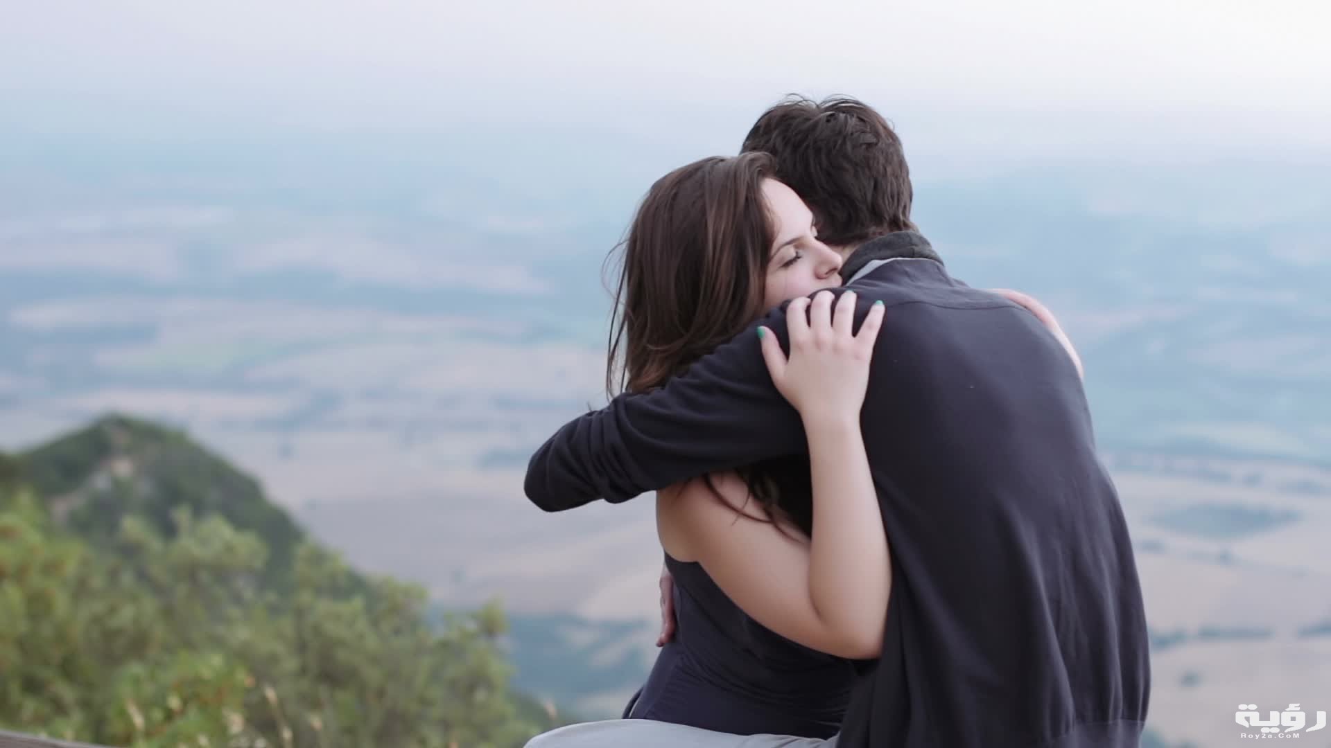 ما هي تفسيرات الاحتضان في المنام لابن سيرين؟