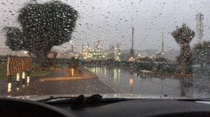 الامطار في المنام للعزباء