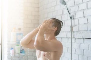 الاستحمام بالماء الدافئ في المنام