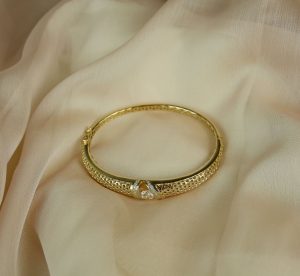 الأساور الذهب في المنام للعزباء لابن سيرين