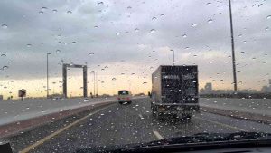 الامطار الغزيرة في المنام للعزباء