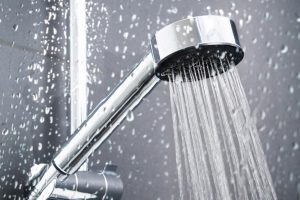 الاستحمام بالملابس فى المنام