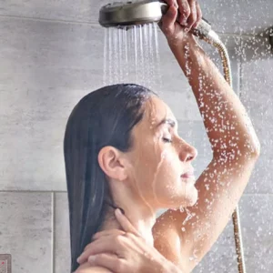 الاستحمام بدون ملابس في المنام للعزباء