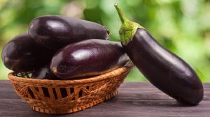 الباذنجان الاسود في المنام للعزباء