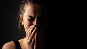 البكاء والخوف في المنام للعزباء