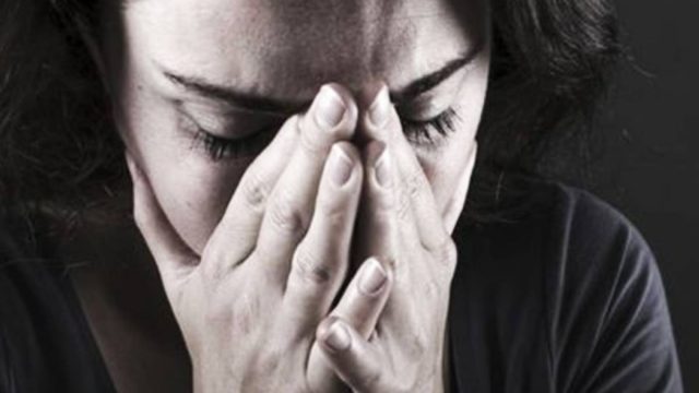البكاء والحزن في المنام للعزباء