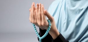 البكاء والدعاء في المنام للعزباء