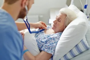 الام المتوفية مريضة في المنام