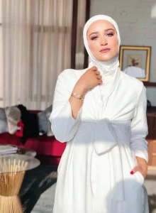 الحجاب الأبيض في المنام للحامل