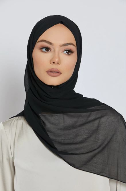 الحجاب الأسود في المنام للعزباء