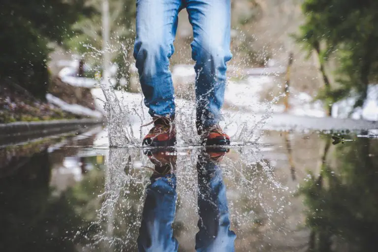 الحذاء المبلل بالماء في المنام