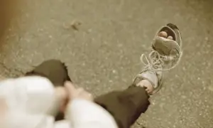 الحذاء الممزق في المنام للمتزوجة
