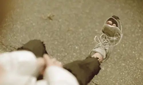 الحذاء الممزق في المنام للمتزوجة