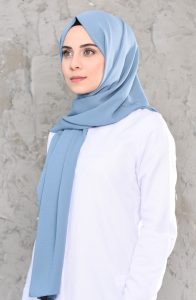 الحجاب الأزرق السماوي في المنام للعزباء