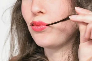 الحلم بإخراج الشعر من الفم