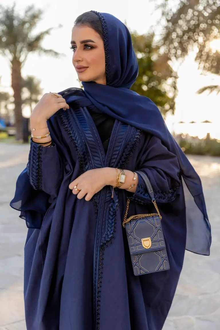 الحجاب الأزرق في المنام للحامل